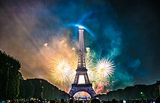 fireworks at the eiffel tower